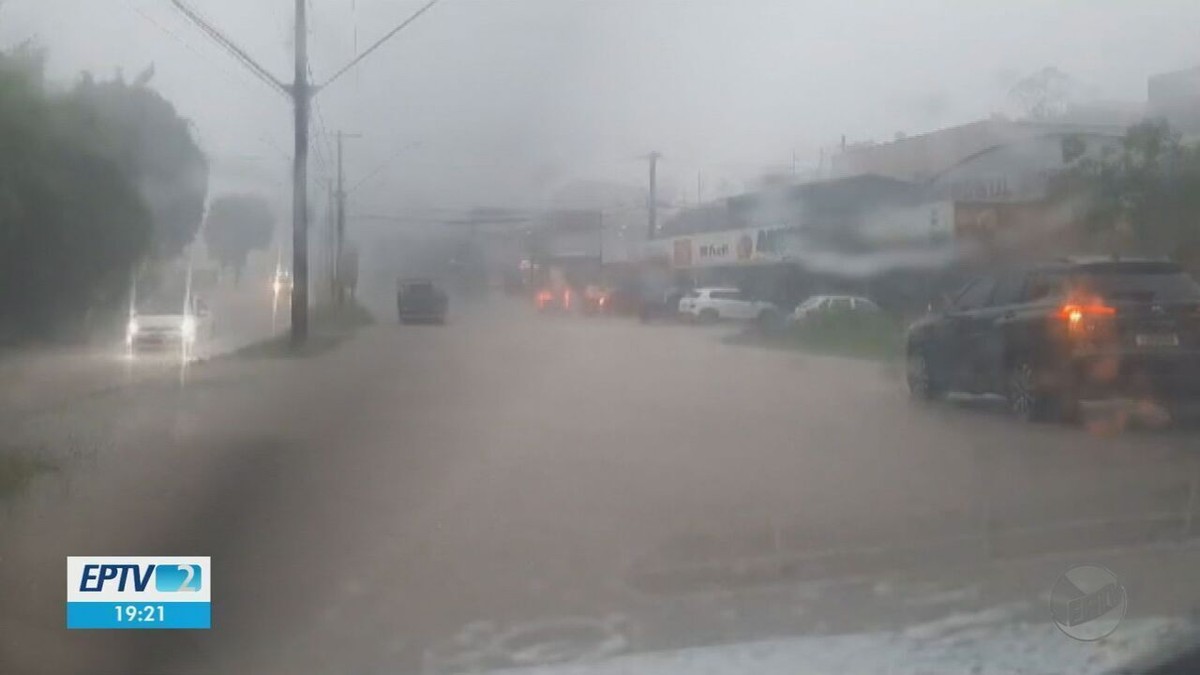 Chuva Alaga Lojas E Causa Transtornos Em Poços De Caldas, MG | Sul De ...