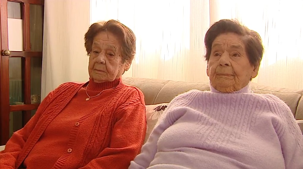 Irmãs gêmeas comemoram 99 anos em Florianópolis e se preparam para centenário: 'Nós duas juntas'