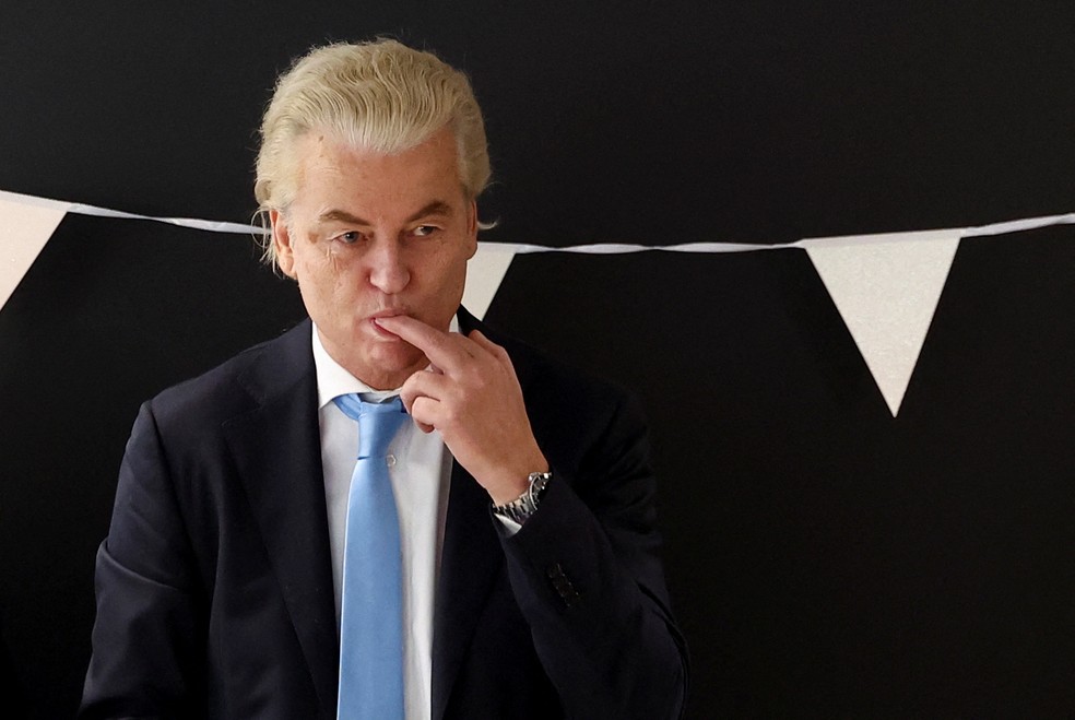 Líder do partido de extrema-direita holandês PVV, Geert Wilders, durante reunião com membros de seu partido no Parlamento da Holanda em Haia — Foto: Yves Herman/ Reuters