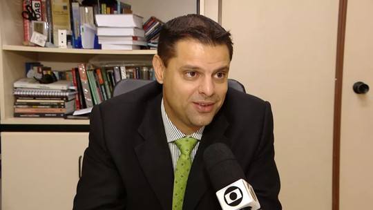 STF apura crime de desobediência de juiz que soltou réu do 8 de janeiro; Moraes aguarda resposta do CNJ - Juiz de Uberlândia é investigado por liberar réu cuja execução penal estava sob responsabilidade do STF. Em depoimento à PF, magistrado reconheceu que 'cometeu equívoco'.