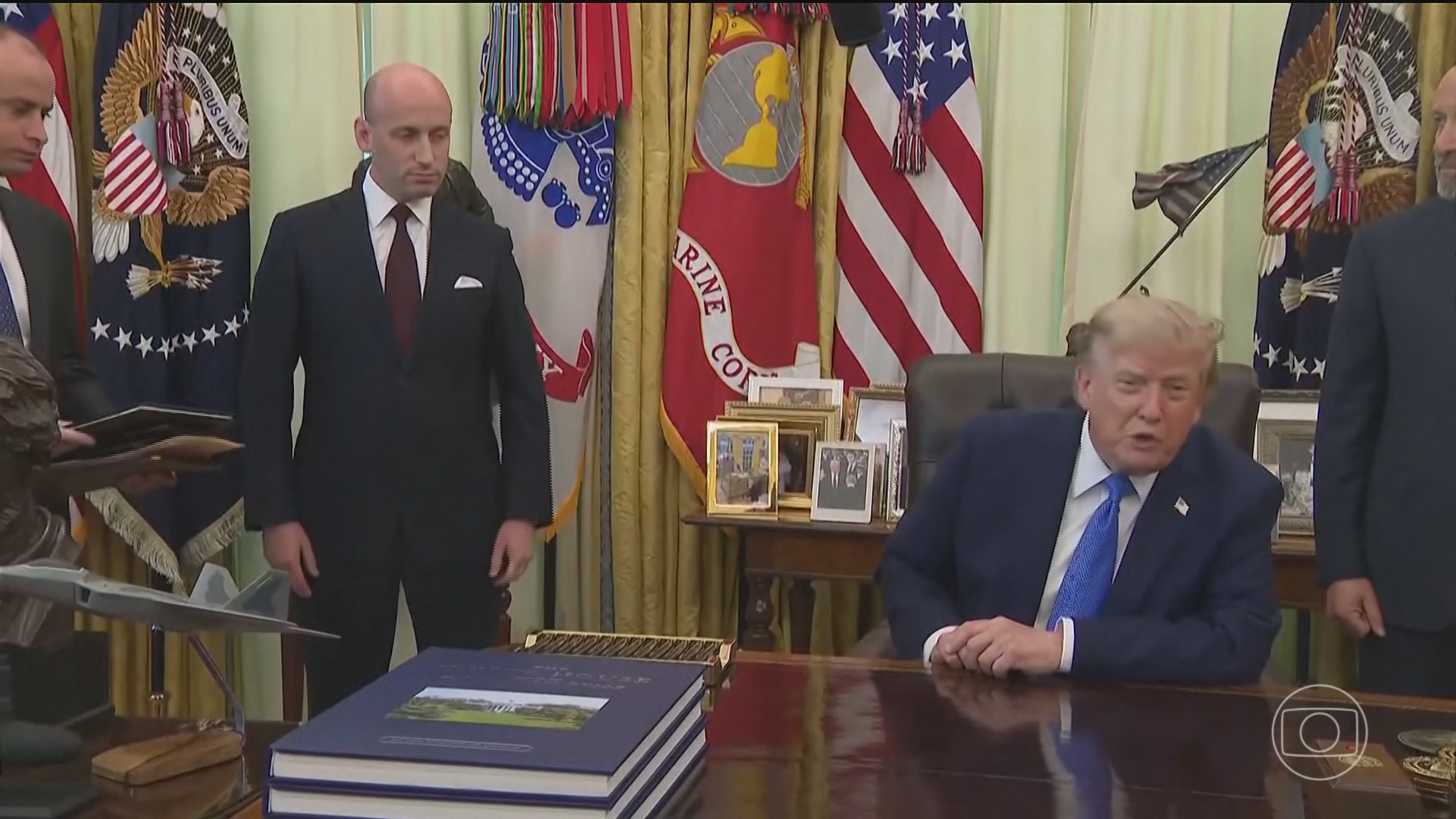 Trump impõe restrições à cidadania por nascimento nos EUA