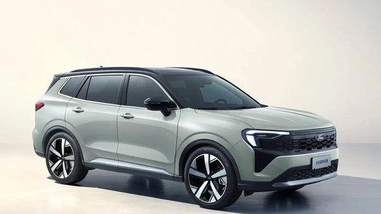 Ford anuncia Territory repaginado para tentar conter vendas fracas - Novo Ford Territory mantém o motor 1.5 turbo da geração passada e passa por renovação visual, trazendo nova frente, rodas e mudando até a lateral do veículo.