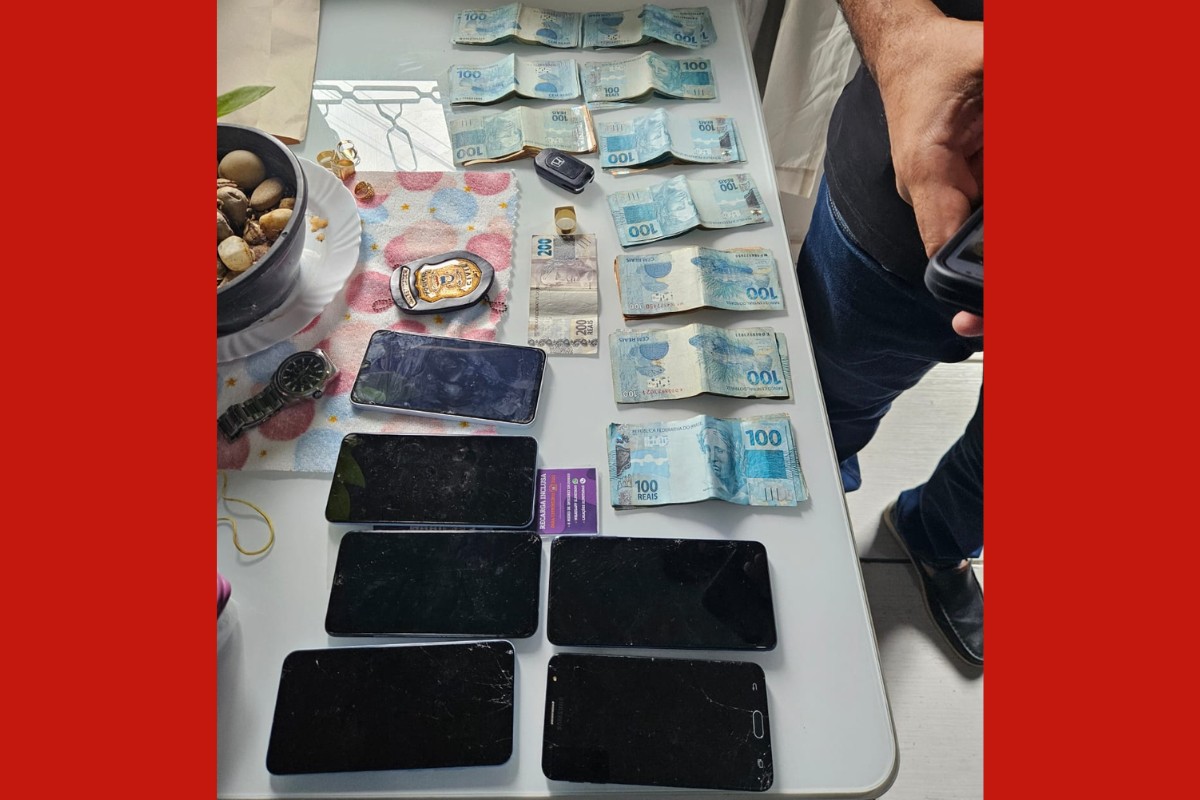 Chefe do CV preso ao desembarcar de avião em MT tentou quebrar celular para despistar polícia, diz delegado