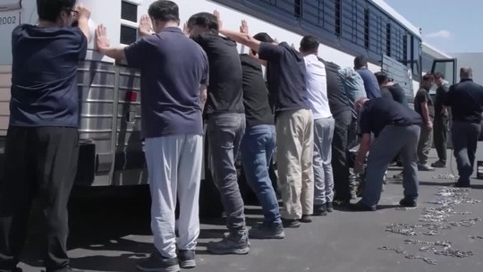 Coreia do Sul faz reunião de emergência e promete apoiar detidos em fábrica nos EUA; VÍDEO mostra prisões por governo Trump