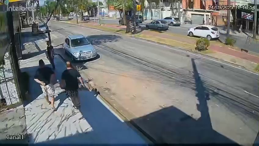 Vídeo mostra momento em que suspeitos matam irmãos a tiros dentro de lava-rápido em Sorocaba