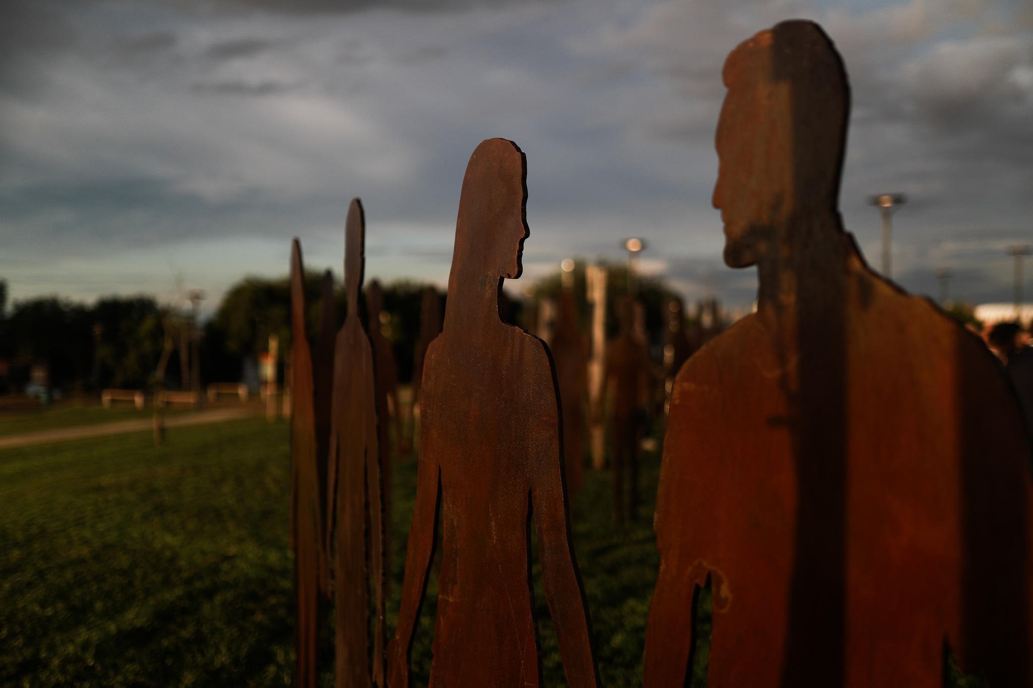 Heróis anônimos: Porto Alegre ganha monumento em homenagem aos voluntários das enchentes