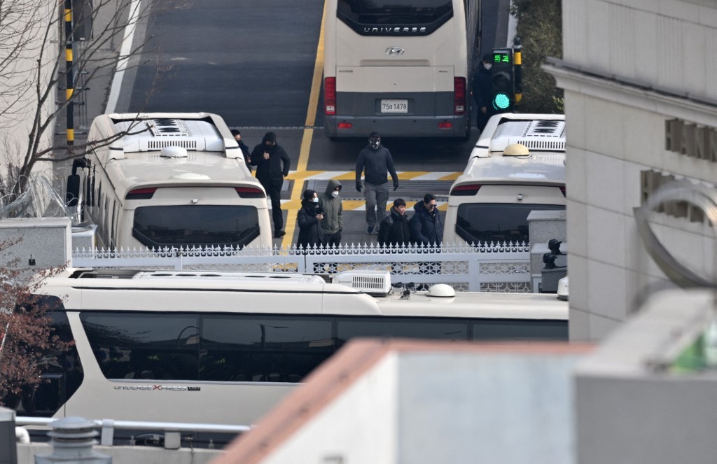 Residência do presidente da Coreia do Sul é transformada em 'fortaleza' com cercas de arame farpado e barricadas com veículos