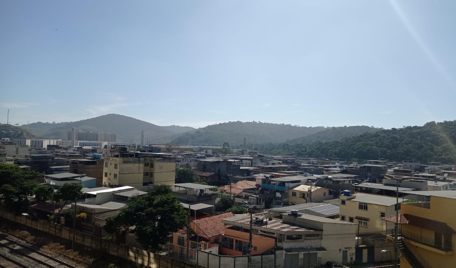 Frio moderado, sol à tarde e tempo seco marcam a semana em Juiz de Fora e região 
