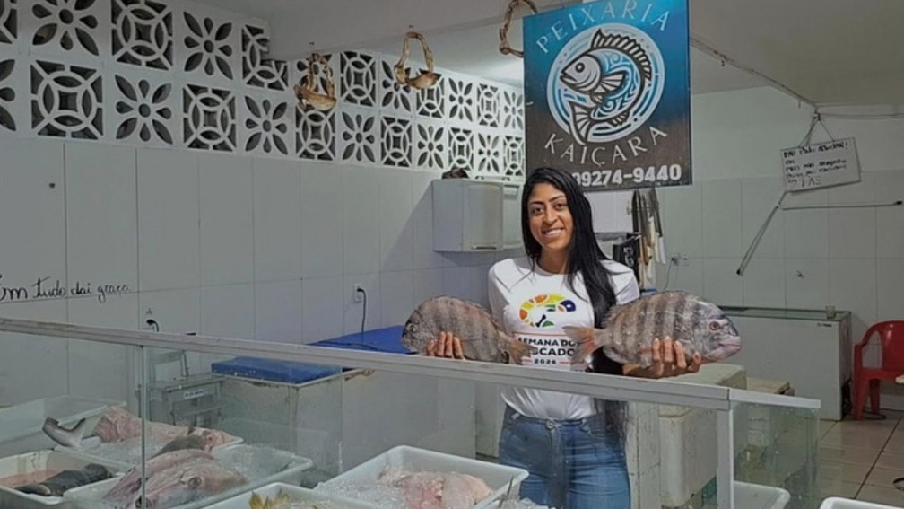 Ianca de Oliveira tem uma peixaria e faz faculdade de Engenharia da Pesca no Ifes de Piúma, no Espírito Santo — Foto: Arquivo Pessoal