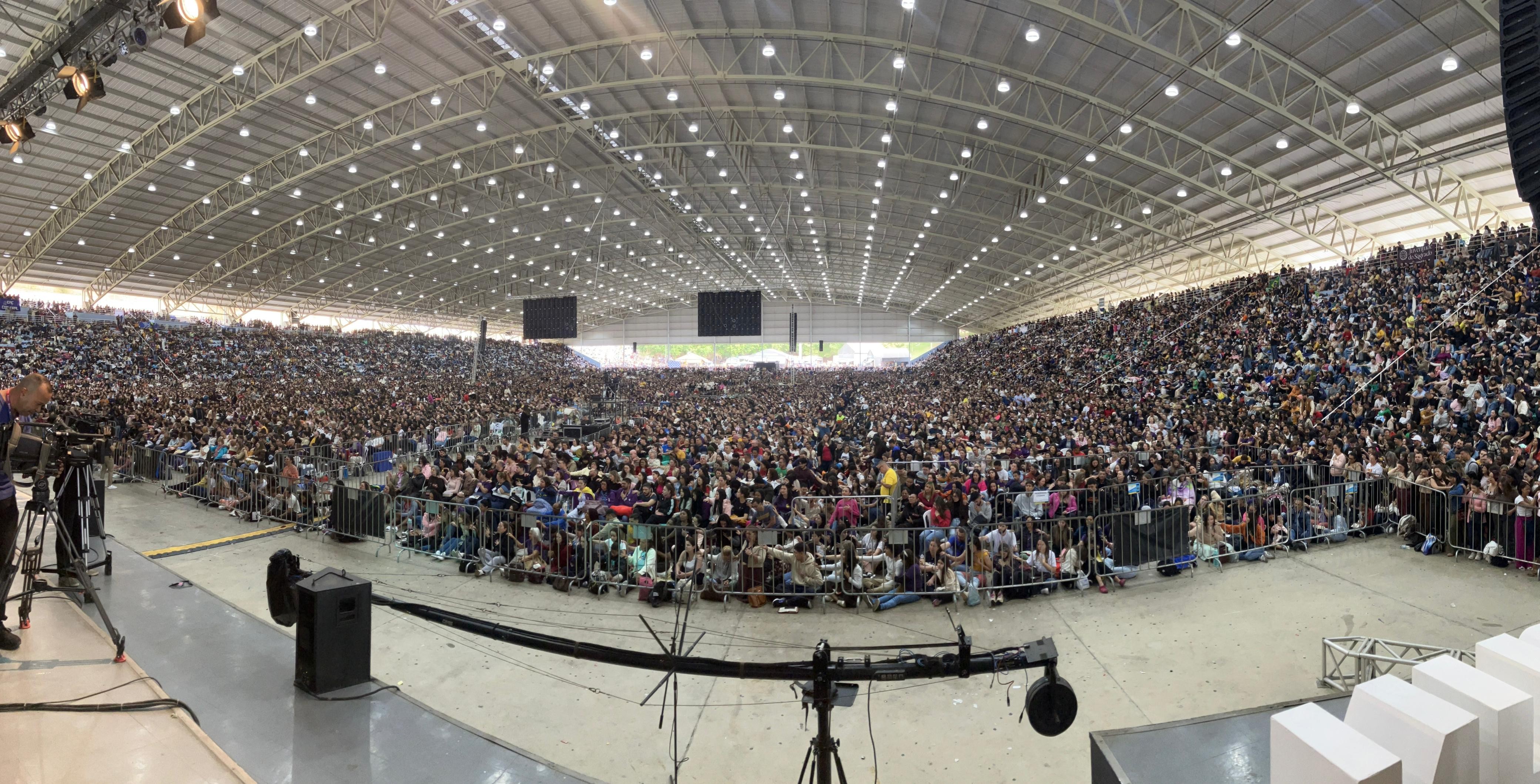 Mar de gente: Fiéis lotam arena da Canção Nova em acampamento com Frei Gilson; veja FOTOS