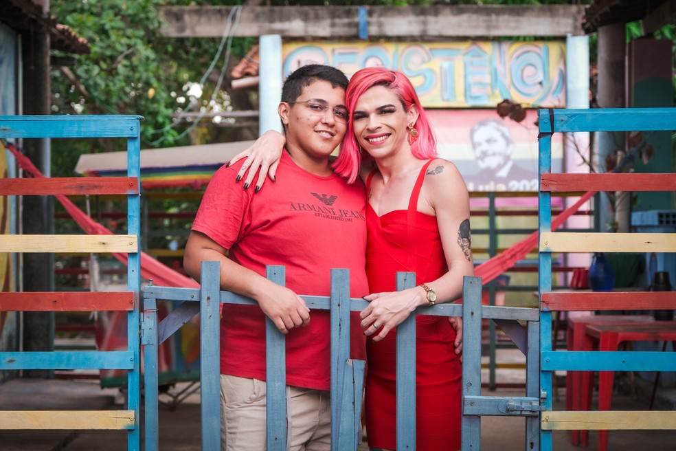 Gabriel Sousa e Lara Nicole, casal transcentrado de Fortaleza. — Foto: Ismael Soares/SVM
