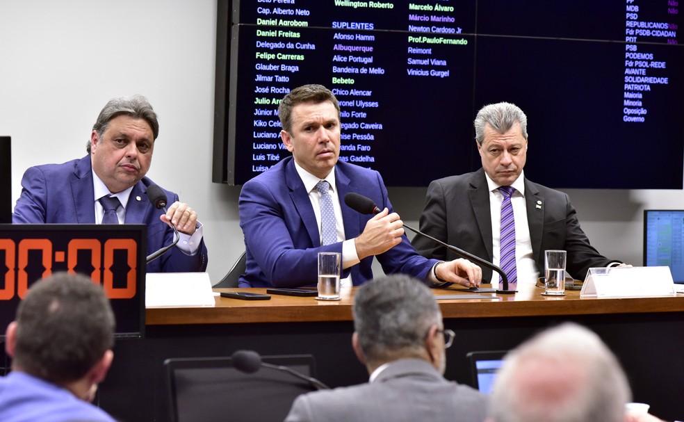O presidente da CPI da Manipulação no Futebol, Júlio Arcoverde (PP-PI), e o relator, Felipe Carreras (PSB-PE), em setembro — Foto: Zeca Ribeiro/Câmara dos Deputados
