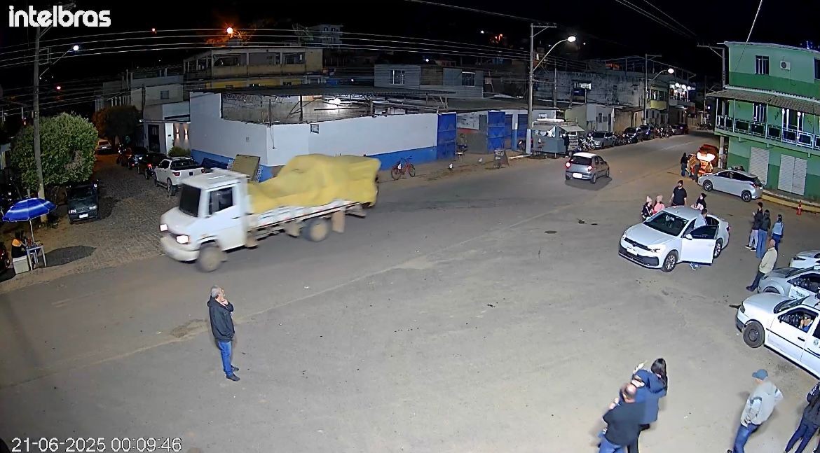 2,5 toneladas de café colhido e um micro trator são furtados em Varre-Sai