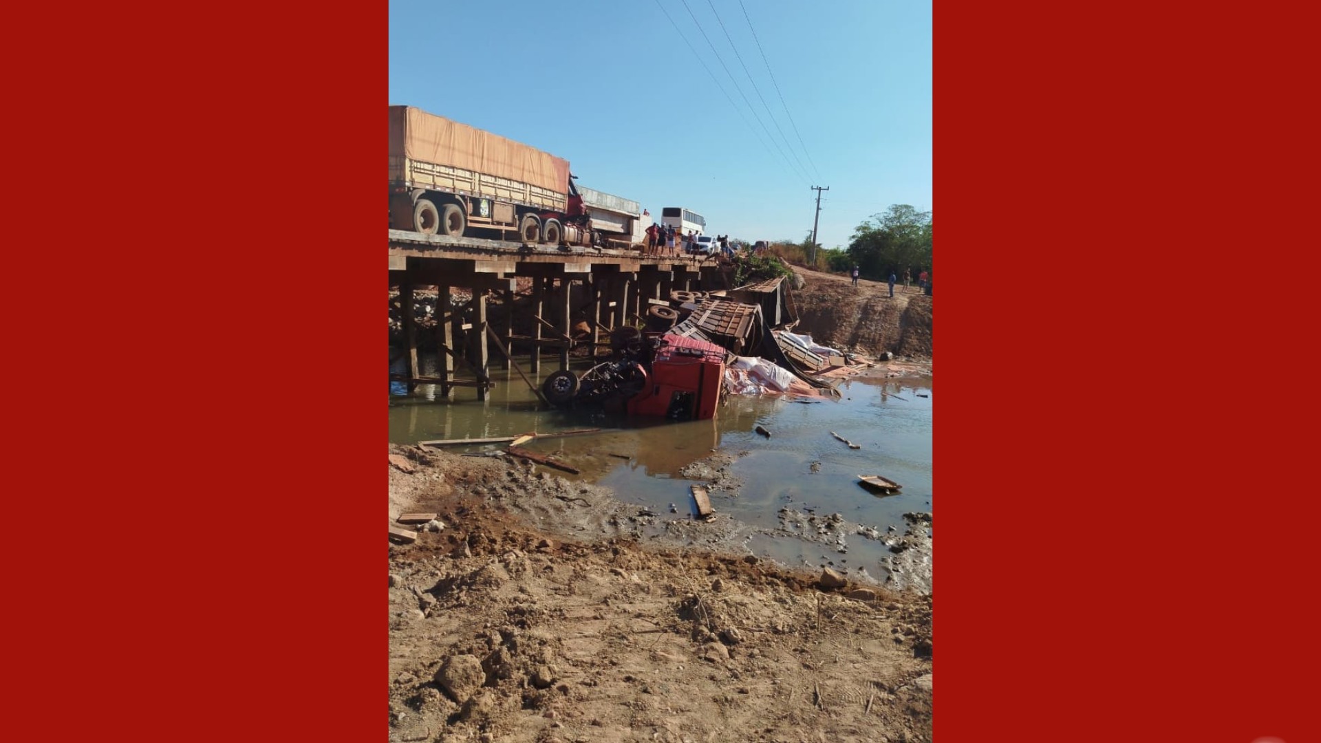 Caminhoneiro foge de táxi após acidente que interditou ponte no sul do PA