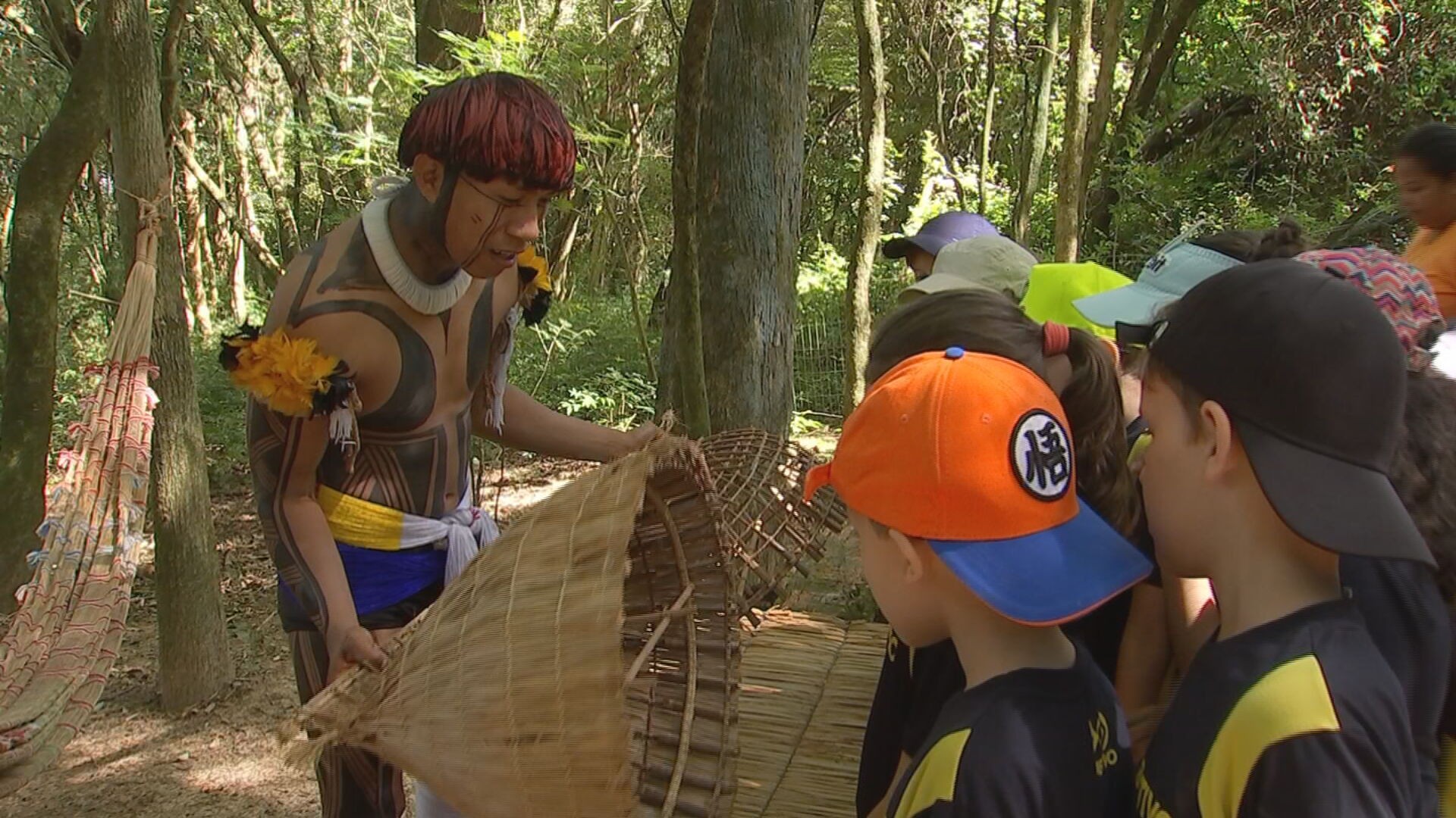 Indígenas do Xingu compartilham cultura e saberes com alunos em sítio de Tatuí: 'O professor deles é o próprio indígena'