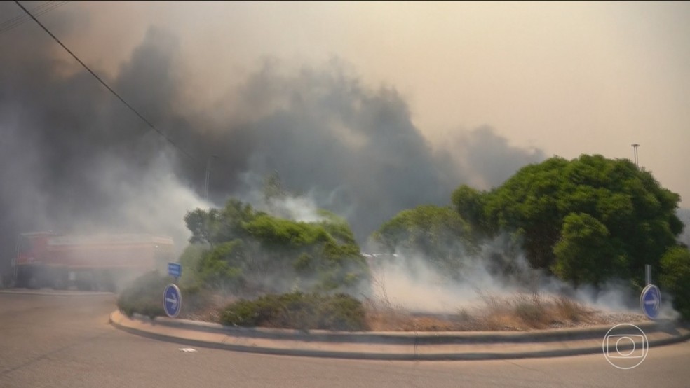 Calor do verão dificulta o combate a incêndios florestais na Europa — Foto: Jornal Nacional/ Reprodução