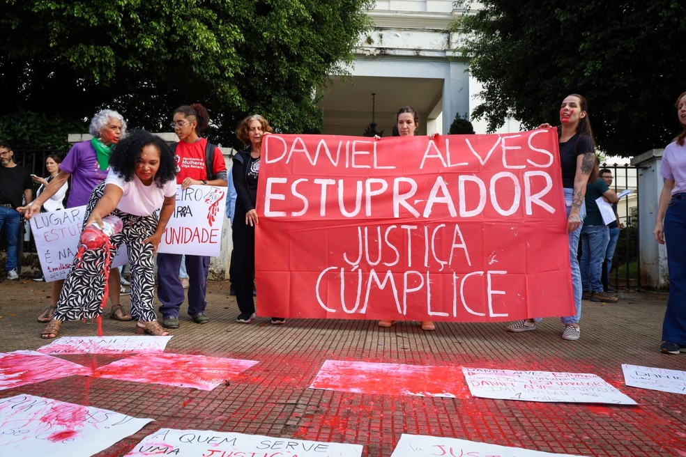Protesto de mulheres em São Paulo contra a revogação da prisão de Daniel Alves na Espanha, em 04/04/2025. — Foto: Divulgação