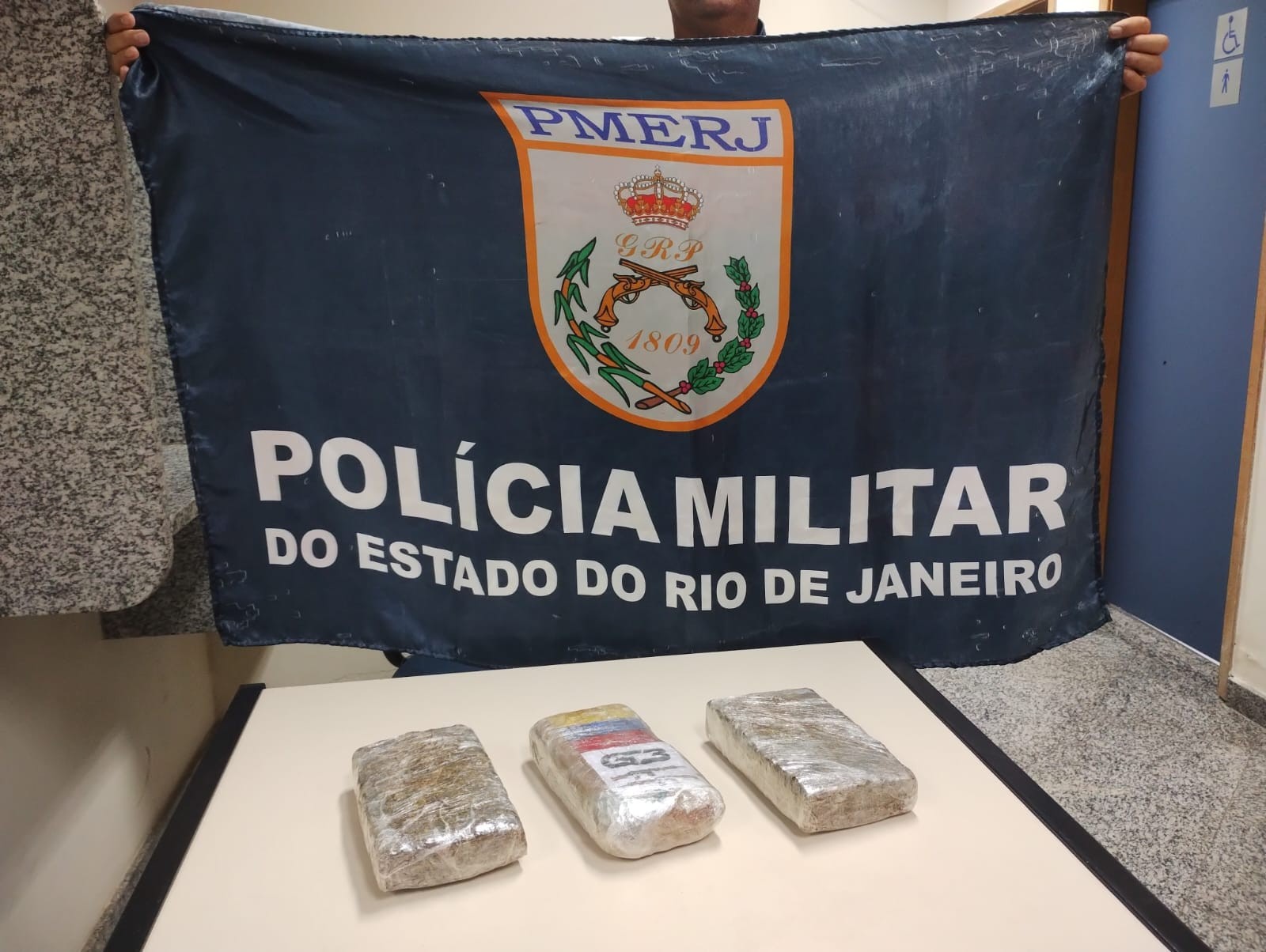 Mulher é presa com 3 kg de maconha dentro de ônibus em Sapucaia