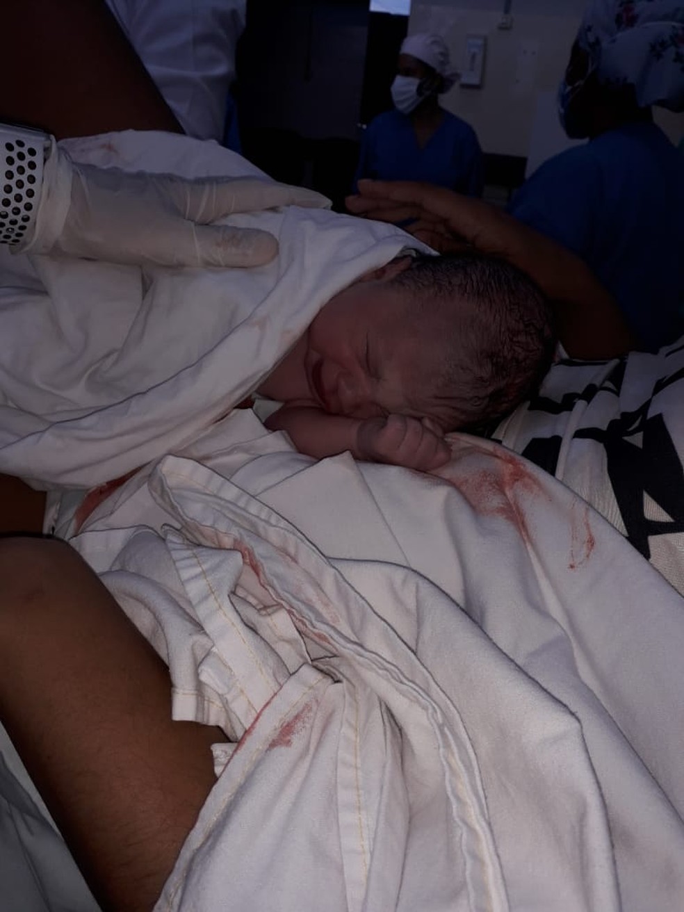 Foto tirada depois do parto mostra jovem antes de morrer em hospital de  Boituva