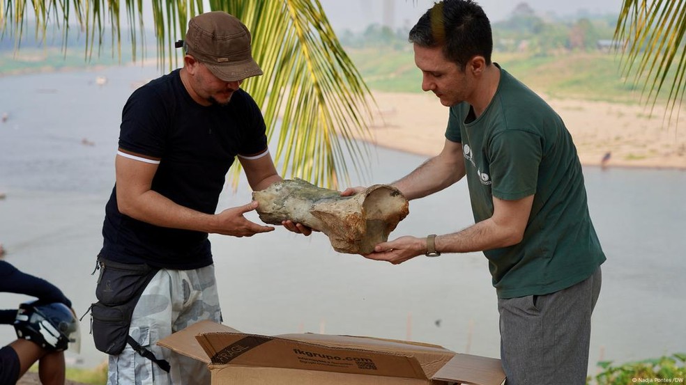 Fóssil de preguiça gigante foi encontrado por casal ribeirinho. — Foto: Nádia Pontes/DW