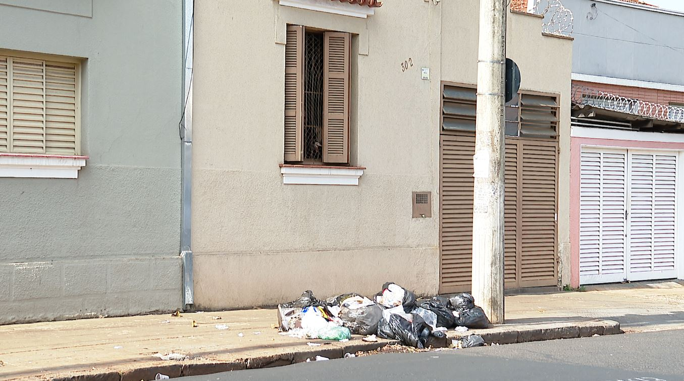 Coleta de lixo é afetada em Ribeirão Preto após área de transbordo ser atingida por queimadas