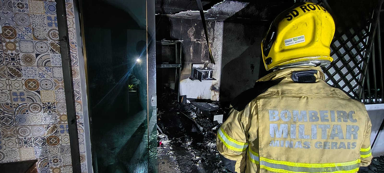 Homem tem 100% do corpo queimado em incêndio em casa no bairro Ipiranga, em Juiz de Fora