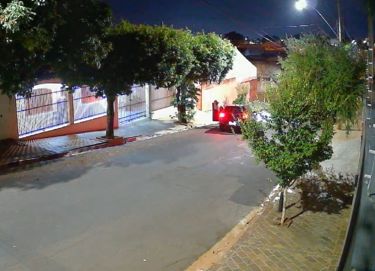 Homem é espancado, tem orelha decepada e é roubado dentro de casa em Bauru; casal é suspeito