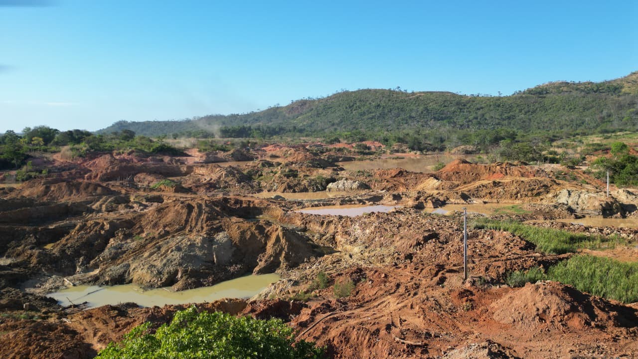 PF desativa pontos de garimpo ilegal e apreende escavadeiras no Pará 