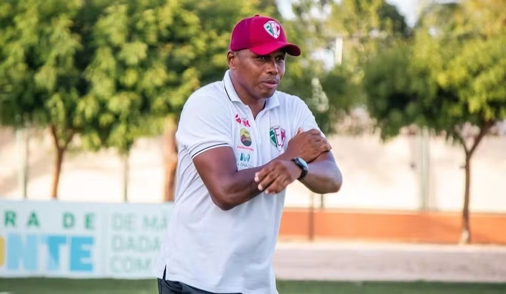 Carlos Alberto Oliveira, diretor-executivo do Fluminense-PI, estava no carro — Foto: Neyla do Rêgo Monteiro