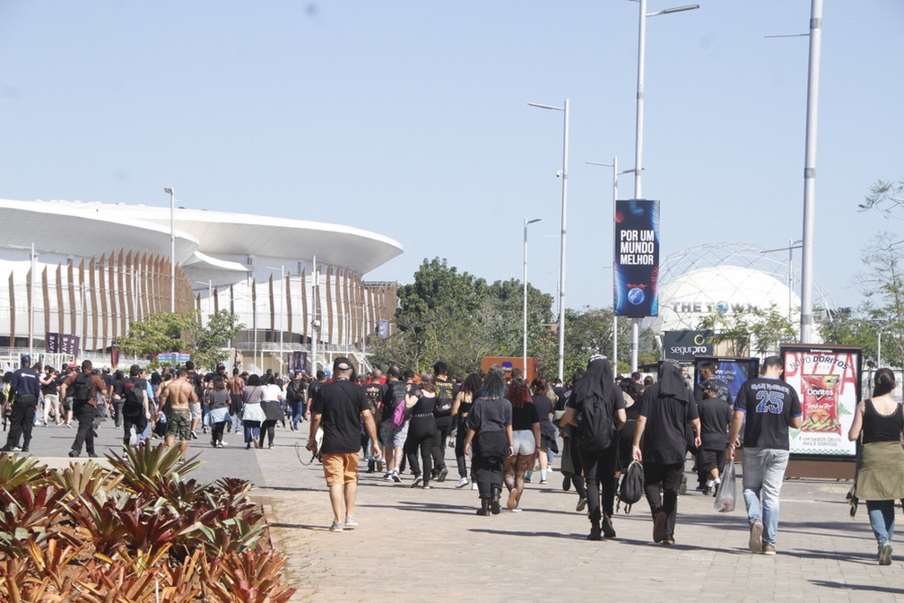 Público começa a entrar na Cidade do Rock para o primeiro dia de Rock in Rio (2 de setembro) — Foto: Graça Paes/AgNews