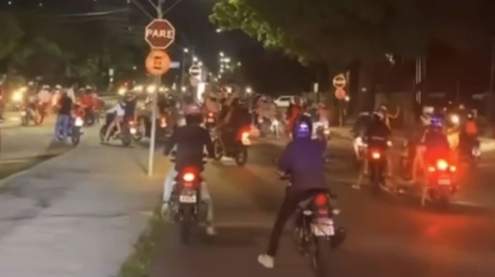 Motociclistas na Avenida Godofredo Maciel no Bairro Maraponga. — Foto: Reprodução/TV Verdes Mares