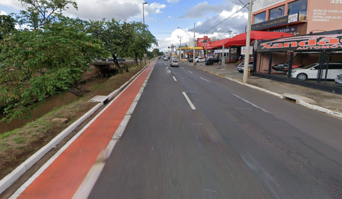Obras interditam parcialmente a Avenida Nuno de Assis em Bauru
