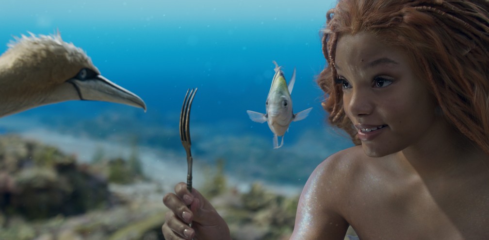 Sabid&atilde;o (dublada por Awkwafina), Linguado (dublado por Jacob Tremblay) e Halle Bailey em cena de 'A Pequena Sereia' &mdash; Foto: Divulga&ccedil;&atilde;o