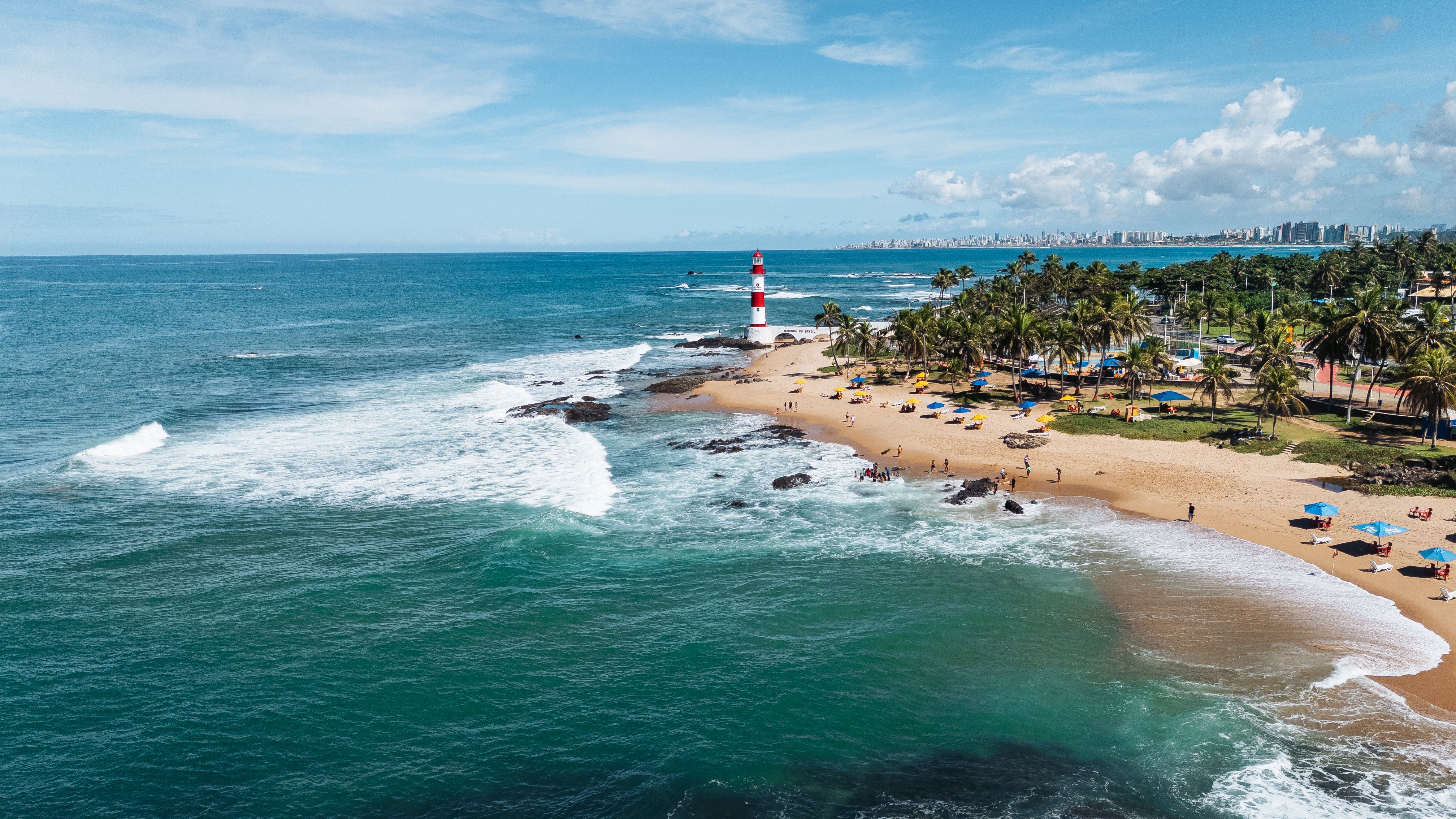 Ondas de até três metros: salva-vidas recomendam que cidadãos evitem banho de mar durante fim de semana em Salvador