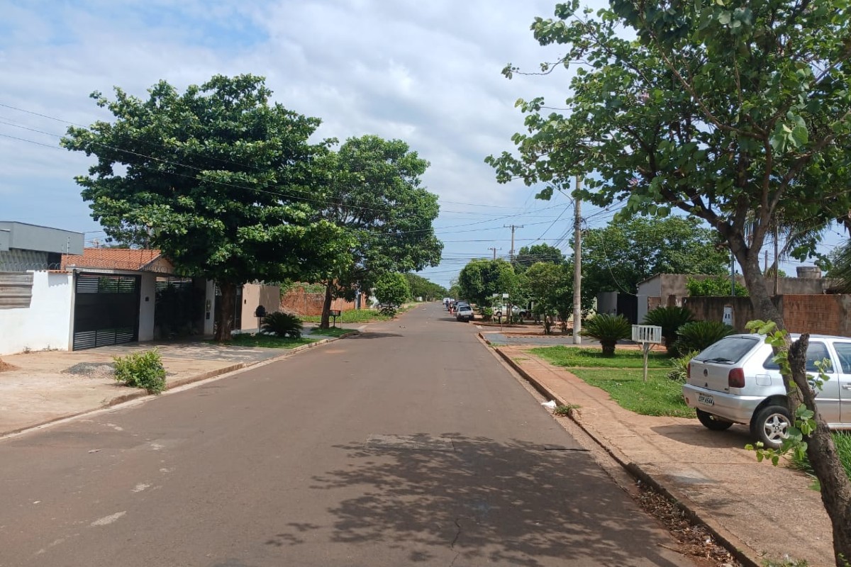 Homem é baleado e casas são atingidas por tiros durante a madrugada em Campo Grande