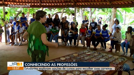 Feira de exposição de profissões apresenta opções de cursos para estudantes