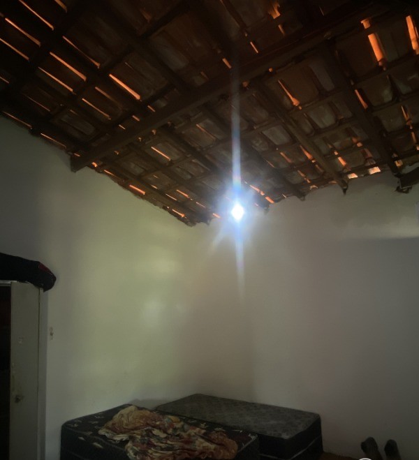 Trabalhadores tinham dormitórios improvisados — Foto: MPT-MT