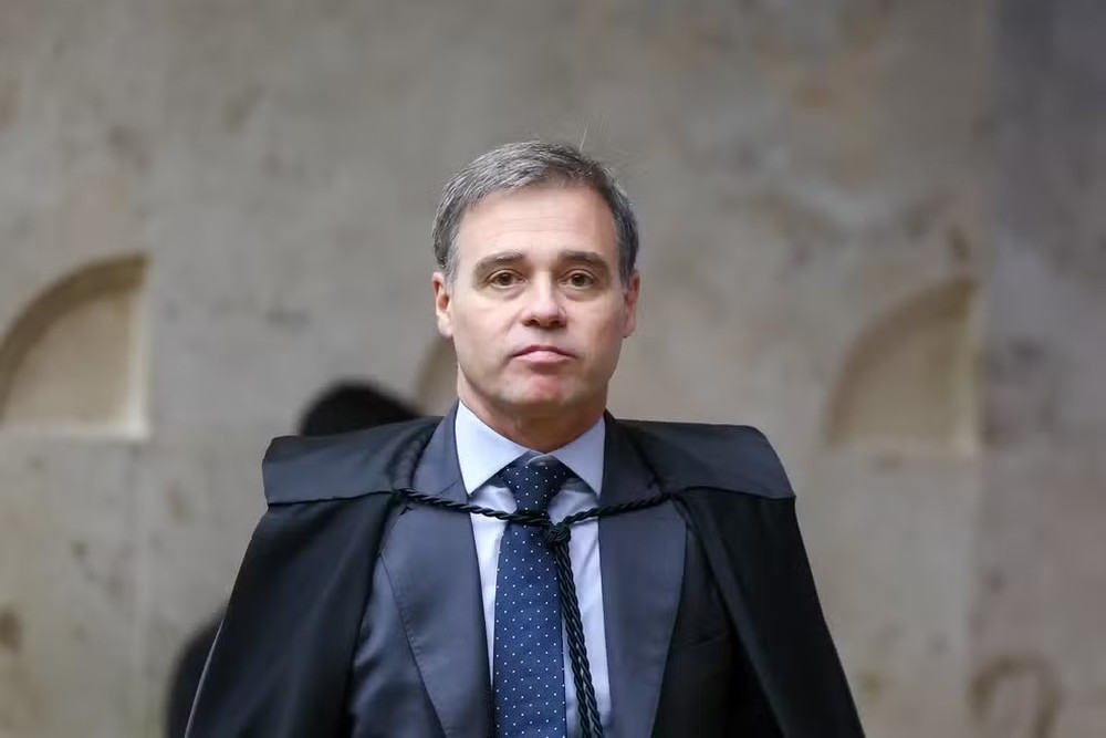 Ministro do STF afasta diretor-geral da Polícia Federal e proíbe relatórios sobre conduta de magistrados