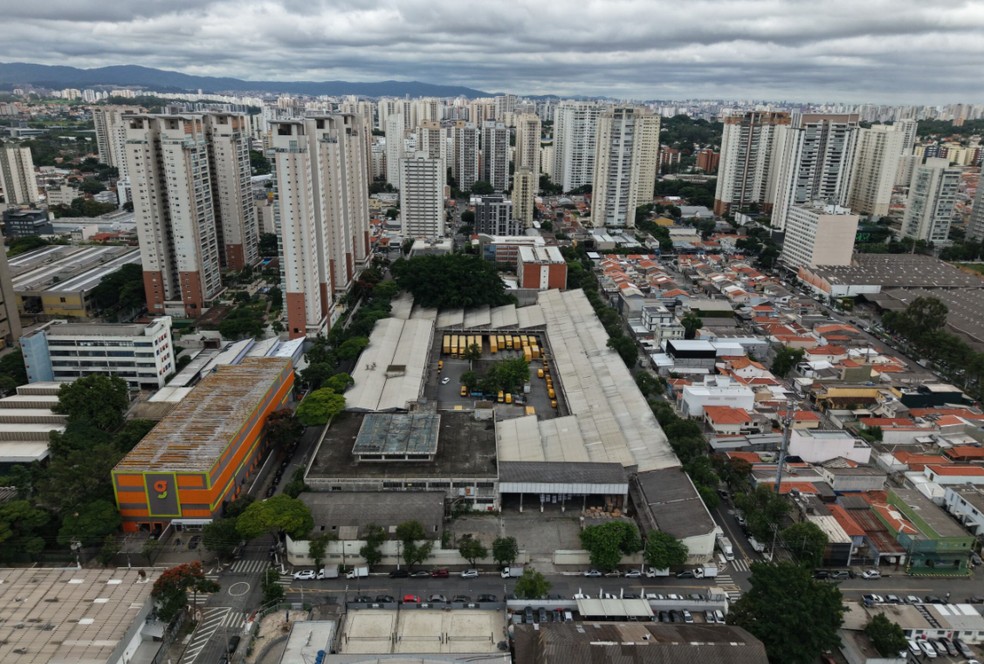 Complexo Baumann, na Vila Leopoldina, em São Paulo, é o principal destaque do leilão dos Correios. Com 20.718 m² de área construída, o centro logístico está avaliado em R$ 158,9 milhões e terá lance mínimo de R$ 135,1 milhões. — Foto: Divulgação/Correios