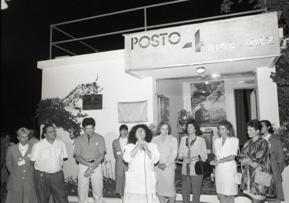Cine Arte Posto 4, foi inaugurado em novembro de 1991, pela então prefeita de Santos, Telma de Souza (no centro da foto) — Foto: Francisco Lopes Rubio
