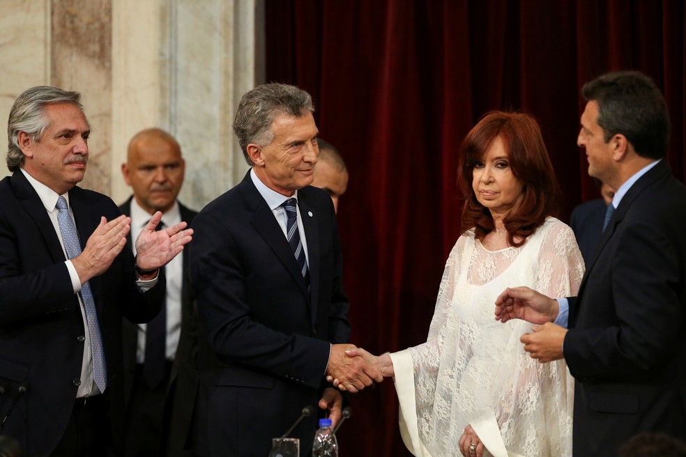 Alberto Fernandez, Mauricio Macri Cristina Kirchner e Sérgio Massa em 10 de dezembro de 2019 — Foto: Agustin Marcarian/Reuters