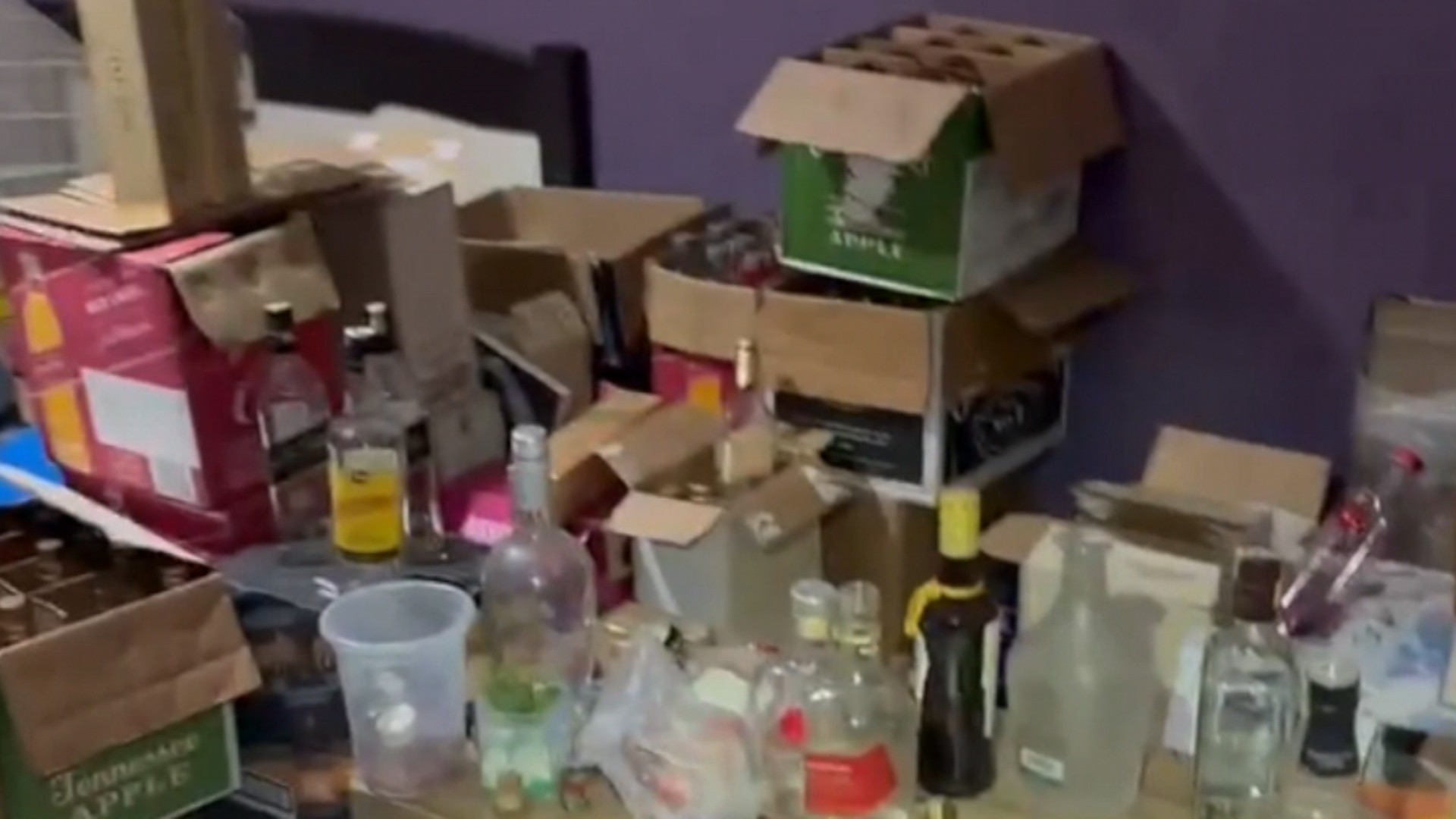 Polícia Civil cumpre mandado de busca e apreensão contra bebidas falsificadas em Poá
