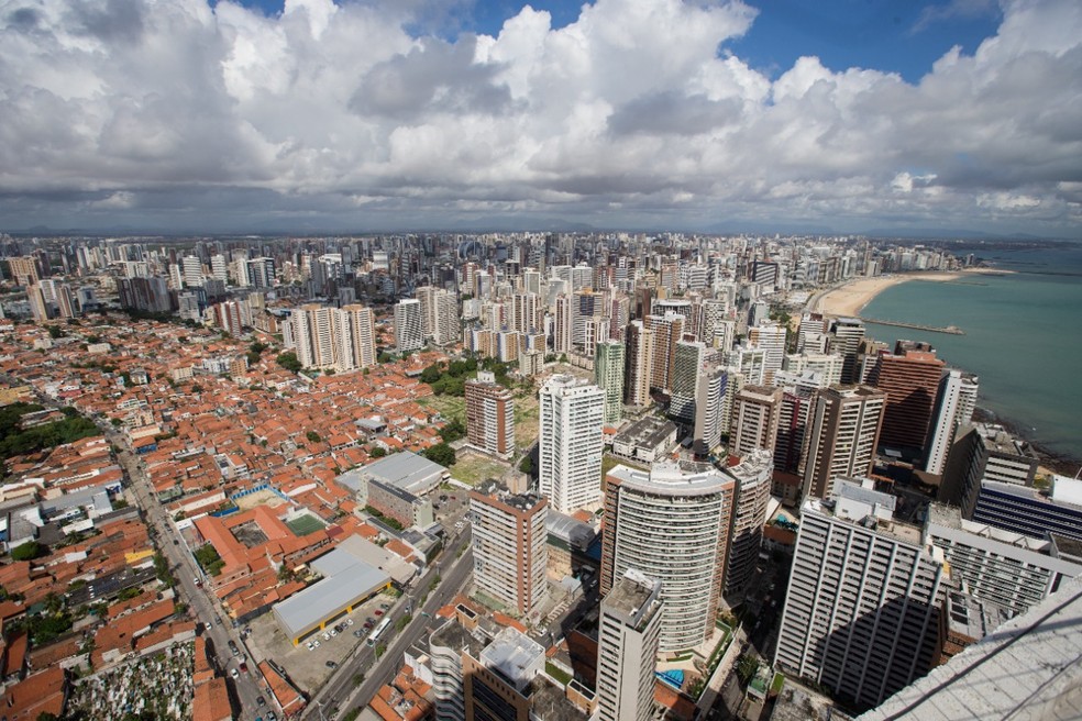 O aumento das moradias em grandes prédios ajuda a explicar o aumento da densidade populacional em Fortaleza, diz IBGE. — Foto: Fabiane de Paula/Sistema Verdes Mares