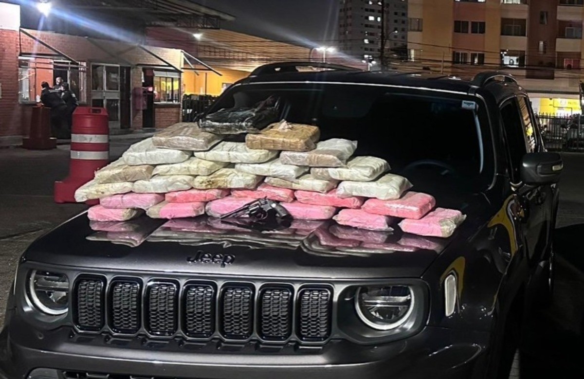 VÍDEO: 30 kg de maconha são encontrados no porta-malas de carro na BR-040
