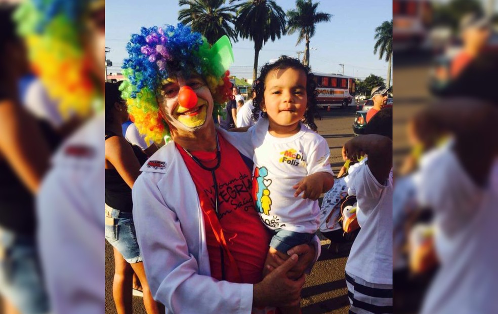 Lara sempre acompanhou o avô palhaço nos eventos filantrópicos em Jaú (SP) — Foto: Arquivo pessoal