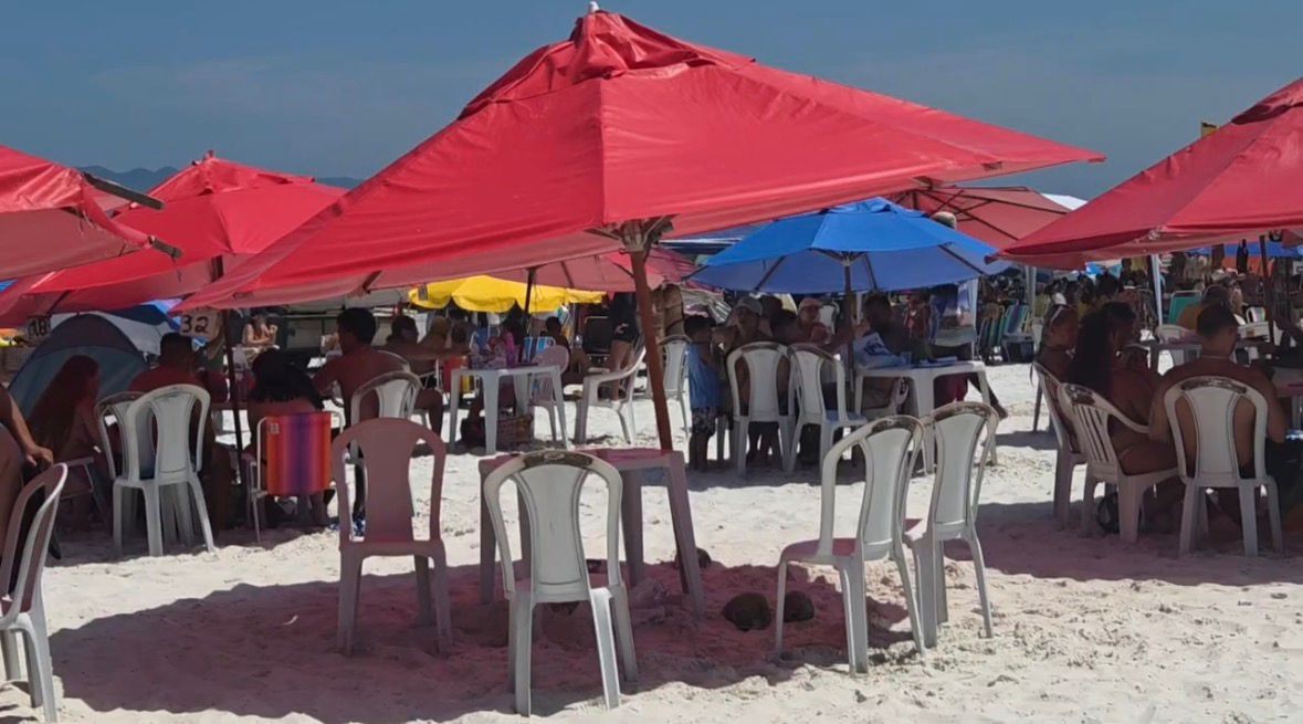 Denúncias de consumação mínima e preços abusivos marcam alta temporada em Cabo Frio