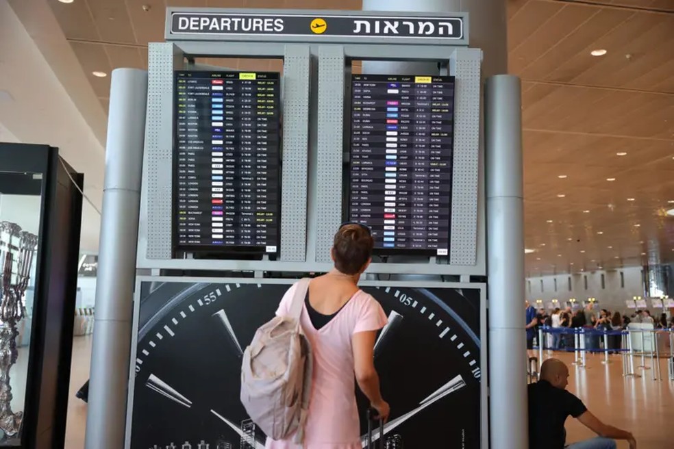 Alguns voos no Aeroporto Ben Gurion, o principal de Israel, foram cancelados, e manifestantes bloquearam várias estradas do país — Foto: EPA-EFE/REX/Shutterstock