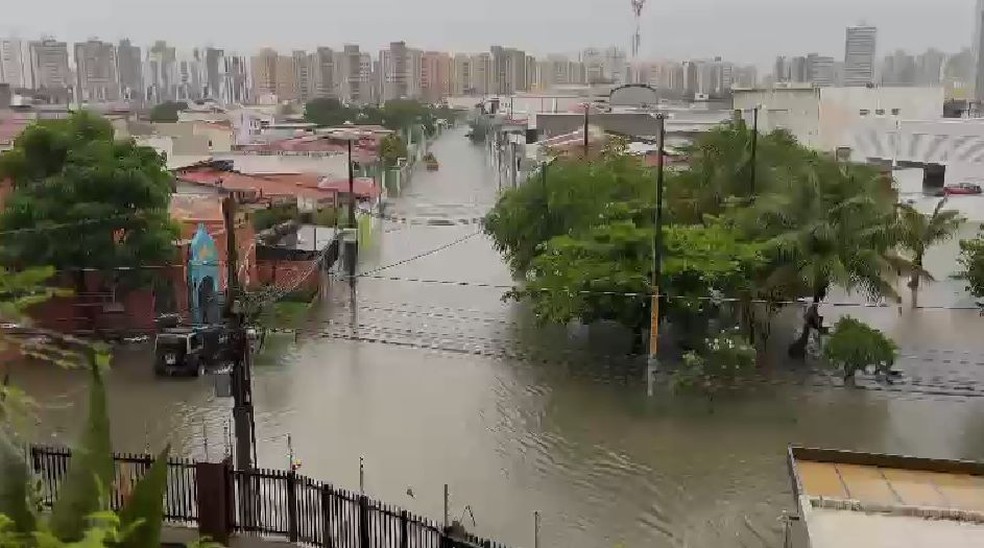 Chuvas em Aracaju nesta terça-feira — Foto: Simone Lessa