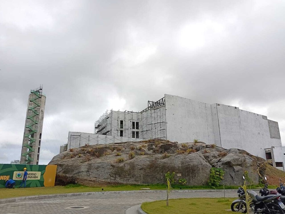 Construção do Centro de Convenções de Campina Grande — Foto: Carol Santos/TV Paraíba