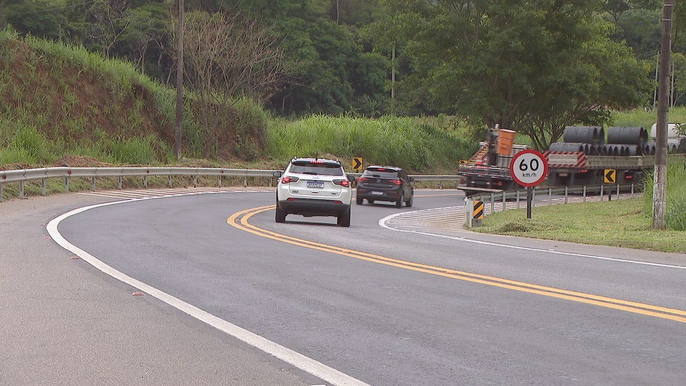 Trecho da BR-116 entre Orizânia e Além Paraíba — Foto: TV Integração/Reprodução